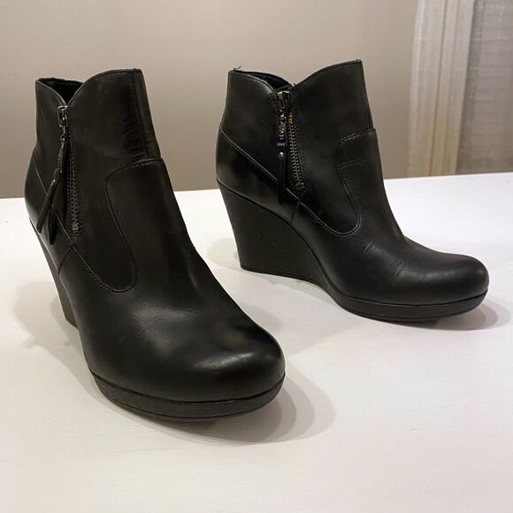 UGG Australia Meredith Black‎ Leather Zip Wedge Booties Women's Size 8 EU 39 - Picture 1 of 9
